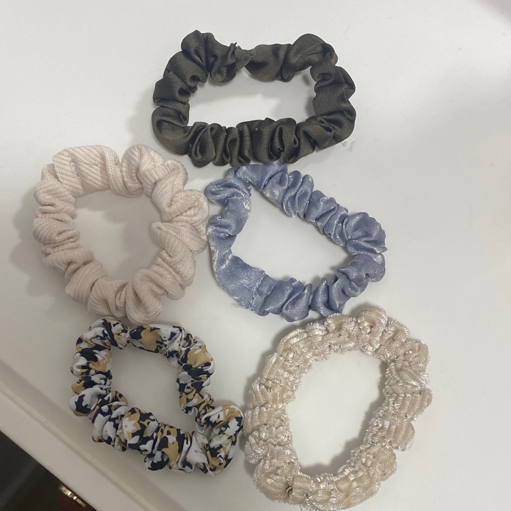 Set of 5 Stylish Scrunchies